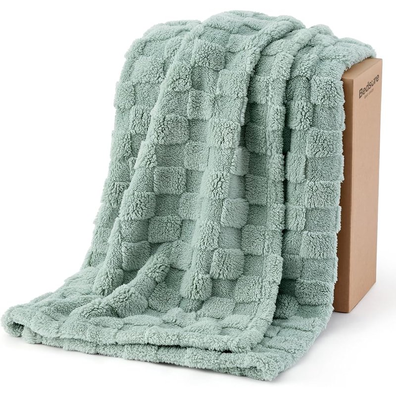 Bedsure sage checkered throw blanket